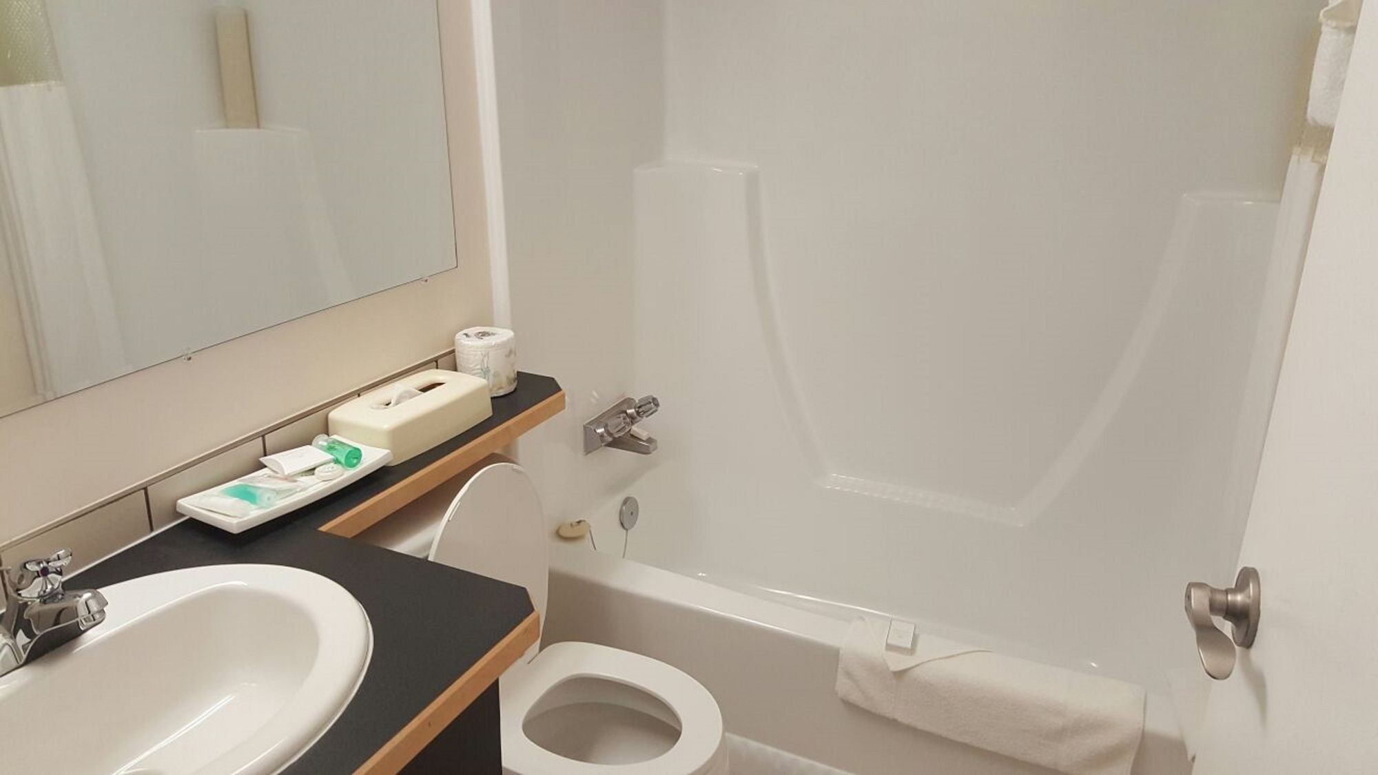 Фото Travelodge by Wyndham Regina