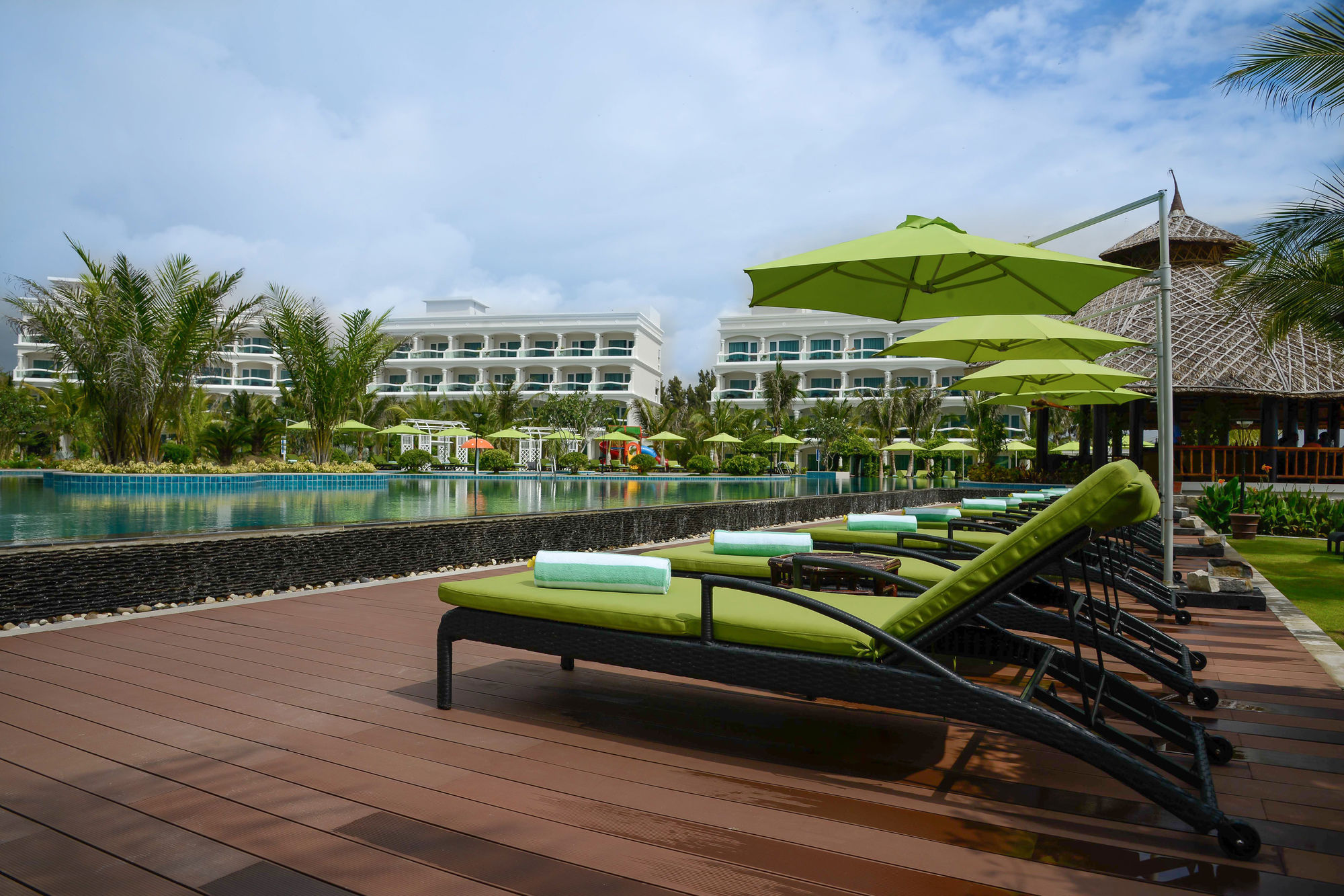 Фото The Sailing Bay Beach Resort