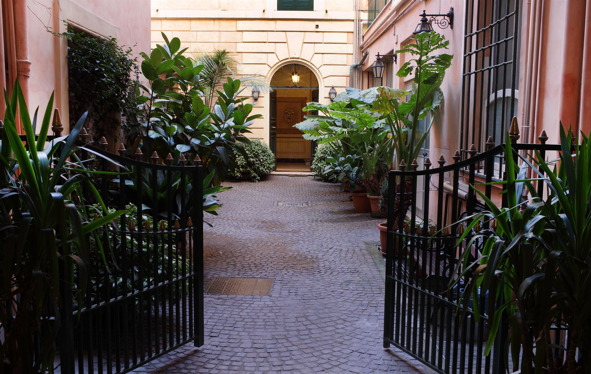 Фото At Forty One