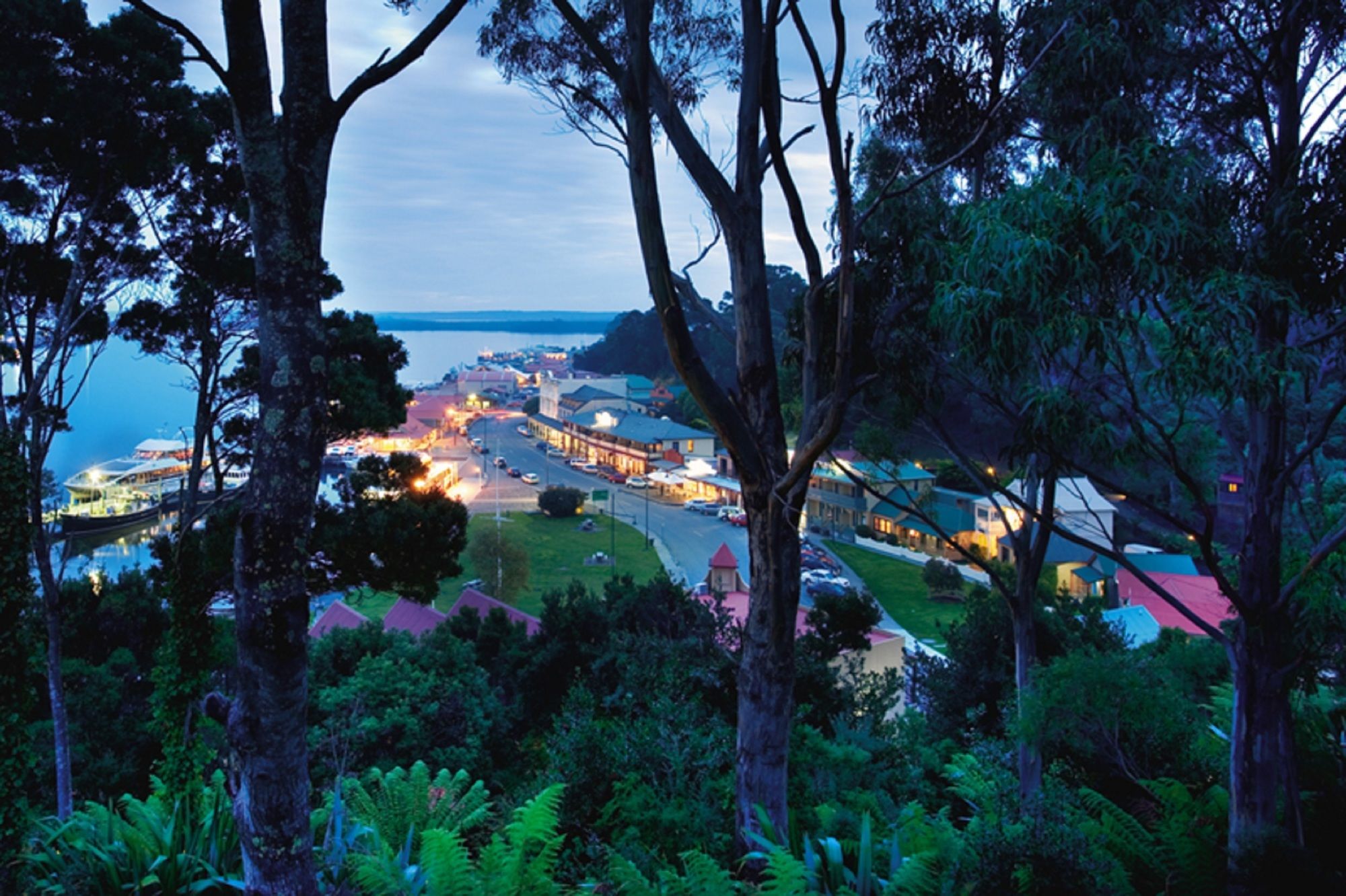 Фото Strahan Village