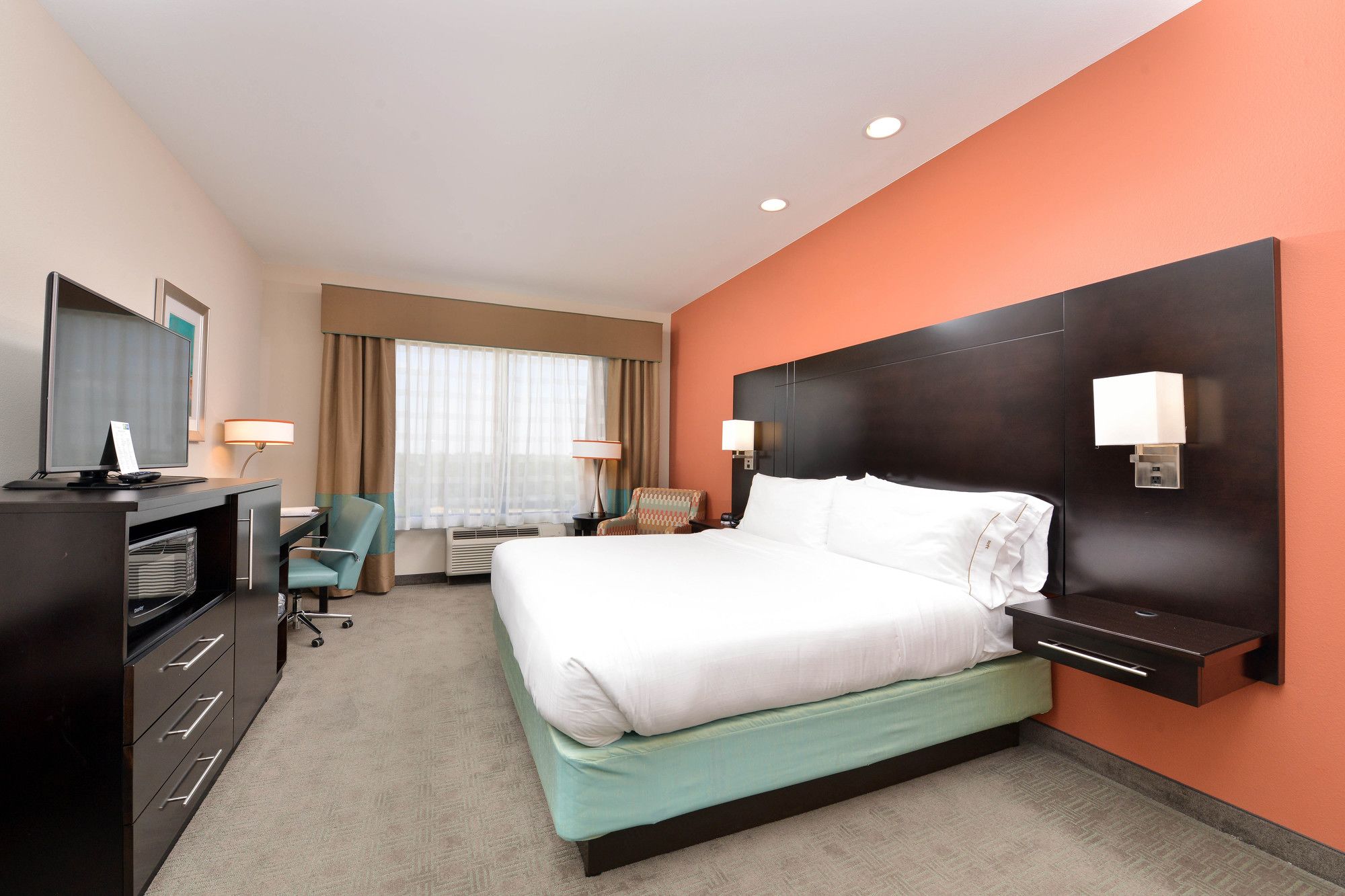 Фото Holiday Inn Express & Suites Austin South, an Ihg Hotel