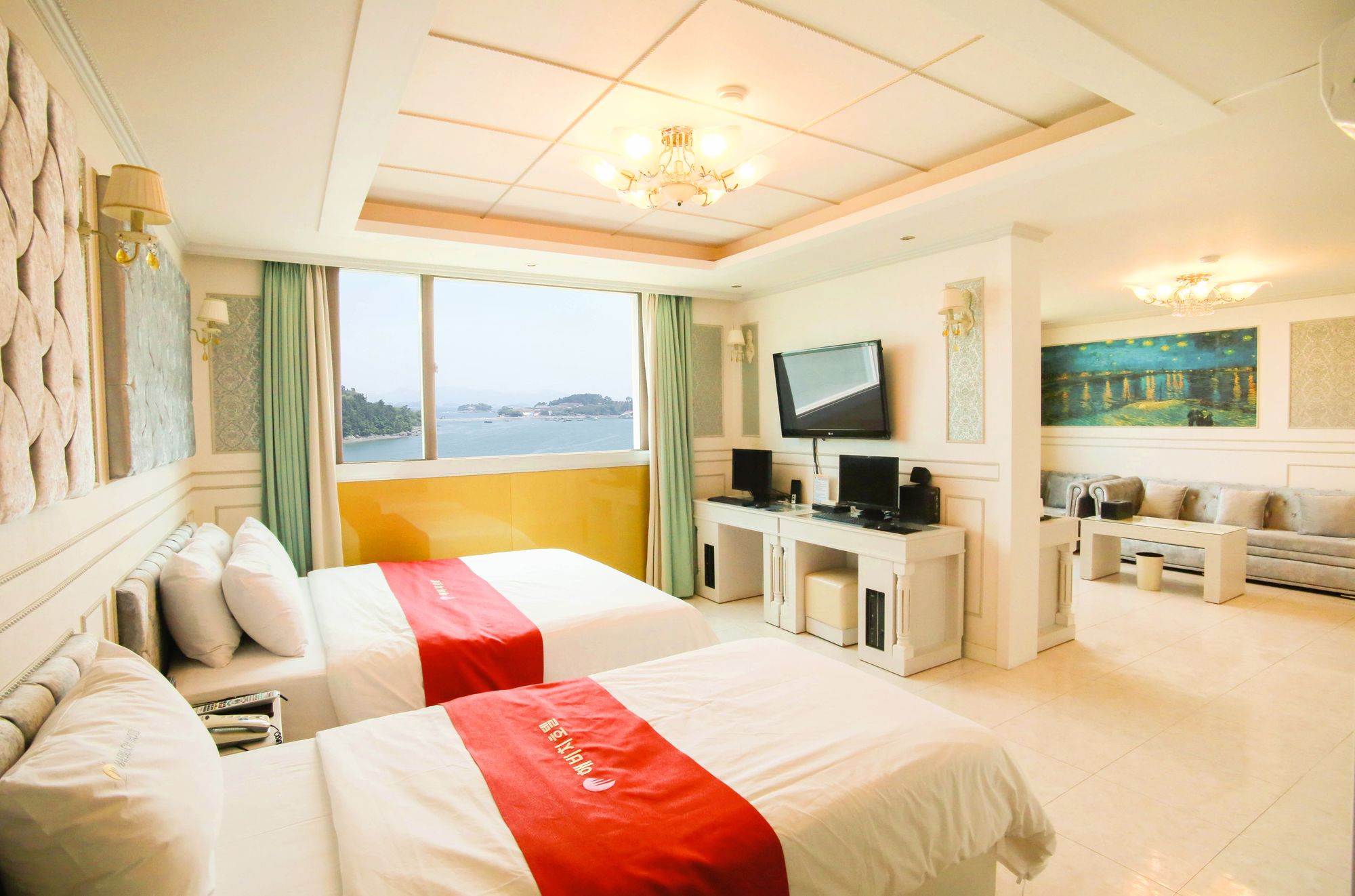 Фото Yeosu Beach Hotel