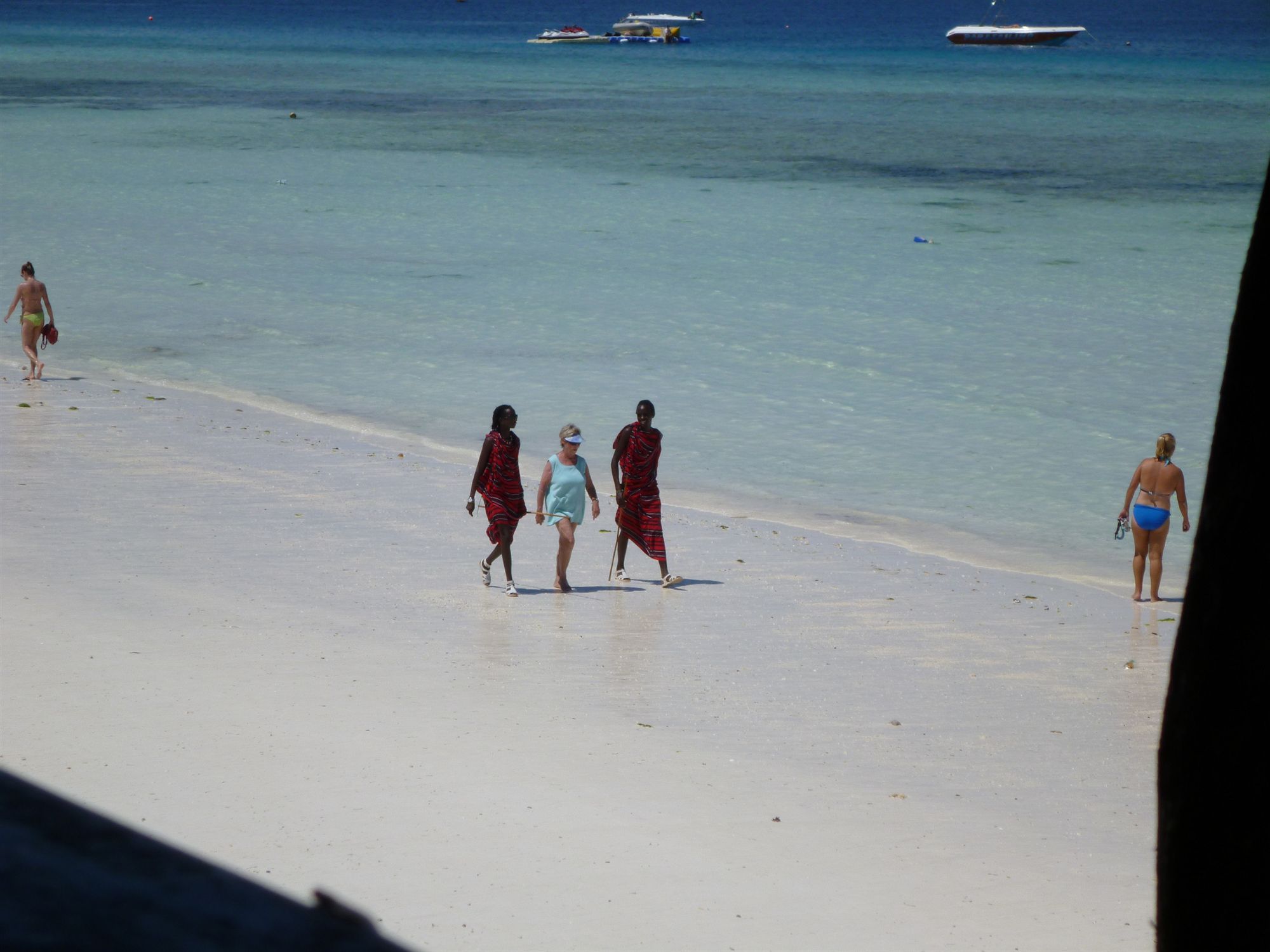 Фото Mnarani Beach Cottages