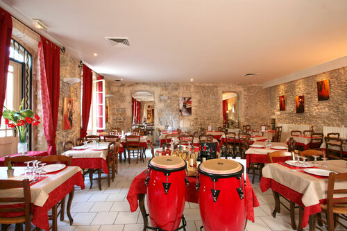 Внешний вид отеля Hostellerie de la Source в Арле, фото 5