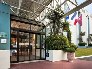 Гостиница Mercure Pau Palais Sports