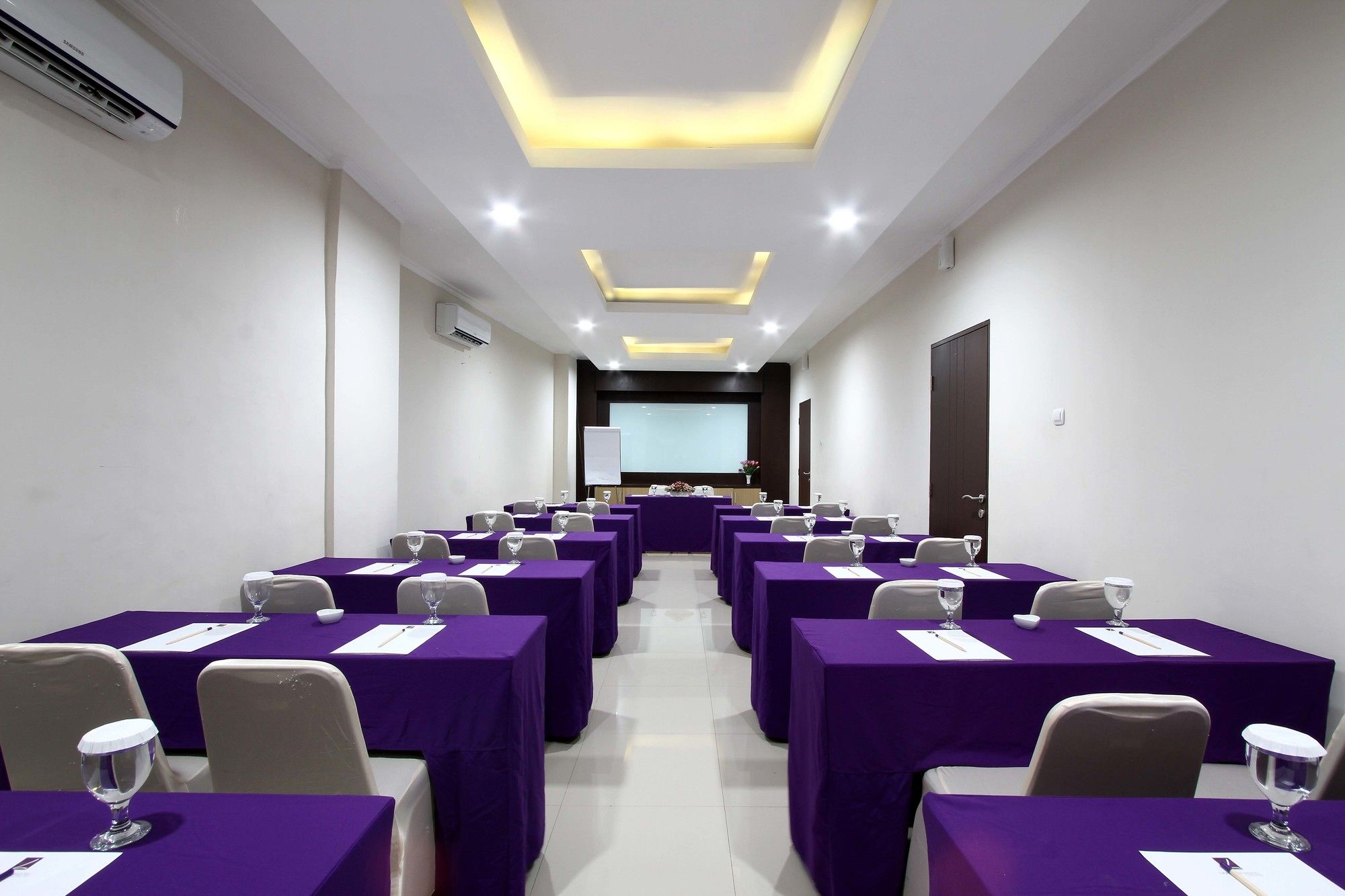 Фото Laxston Hotel by Front One