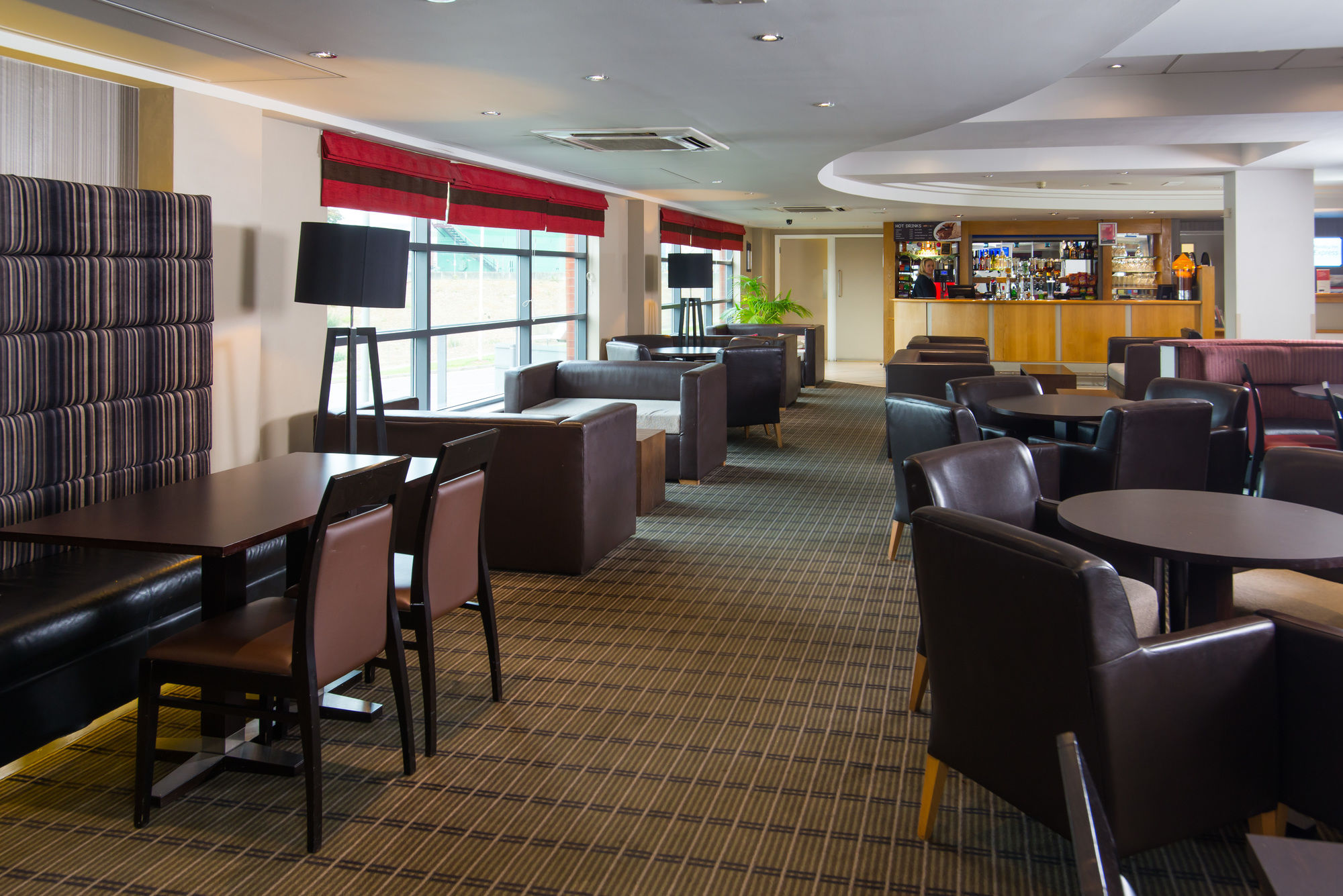 Фото Holiday Inn Express London Luton Airport, an Ihg Hotel