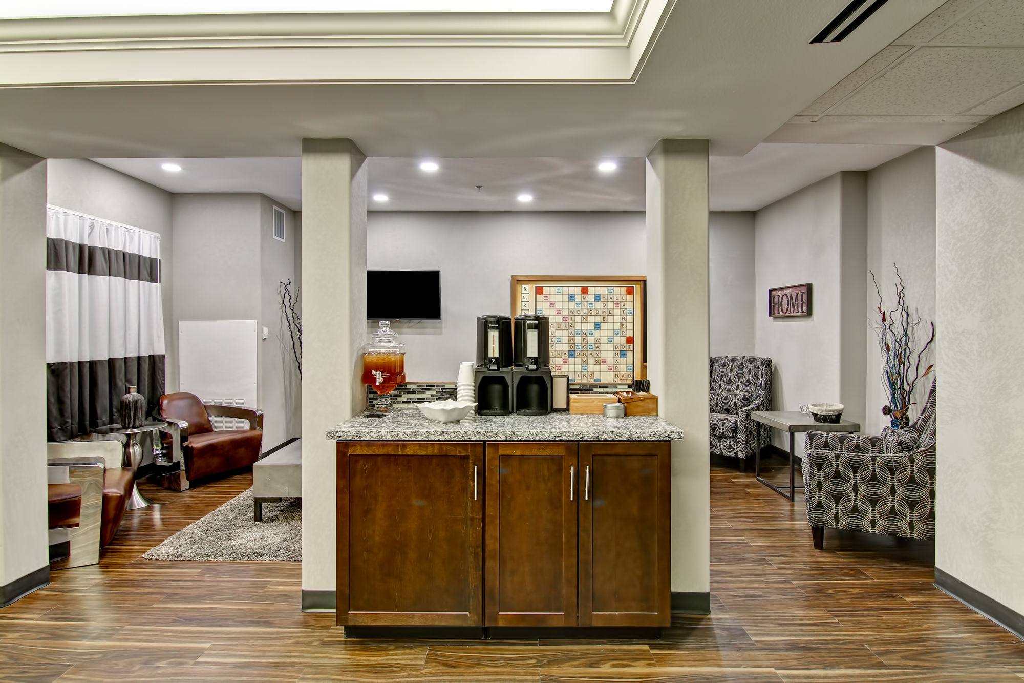 Фото Home Inn Express Medicine Hat