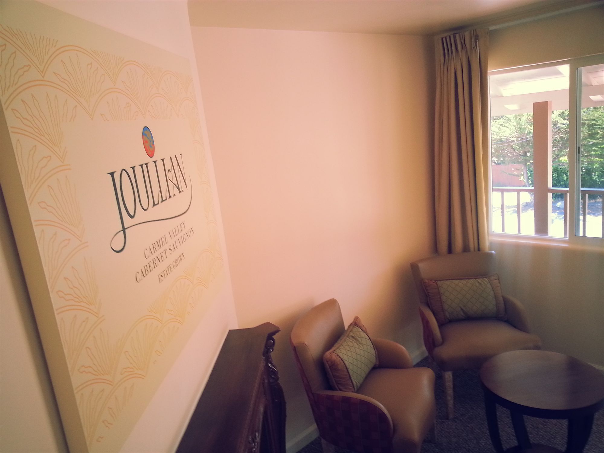 Фото Vendange Carmel Inn & Suites