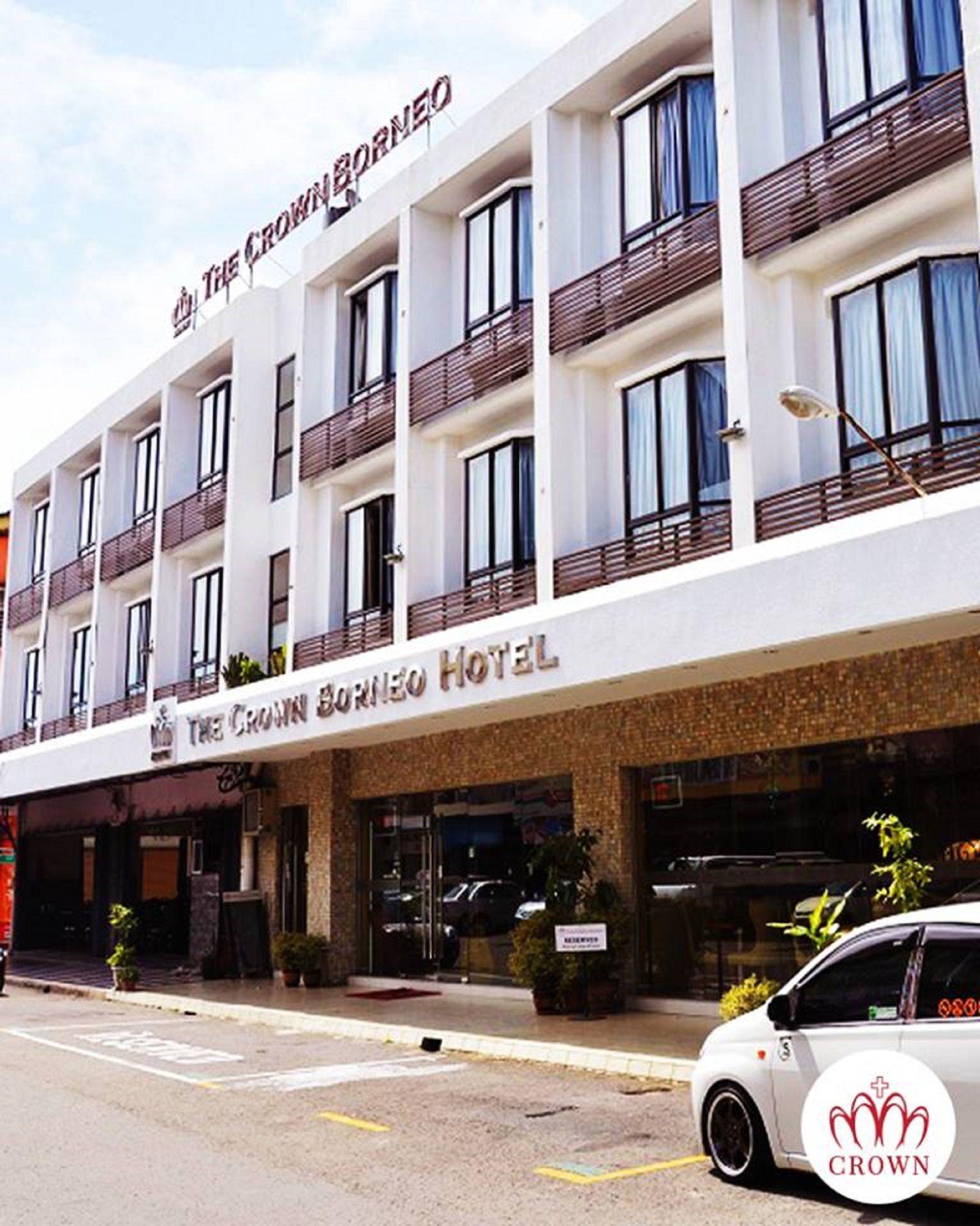 Фото The Crown Borneo Hotel