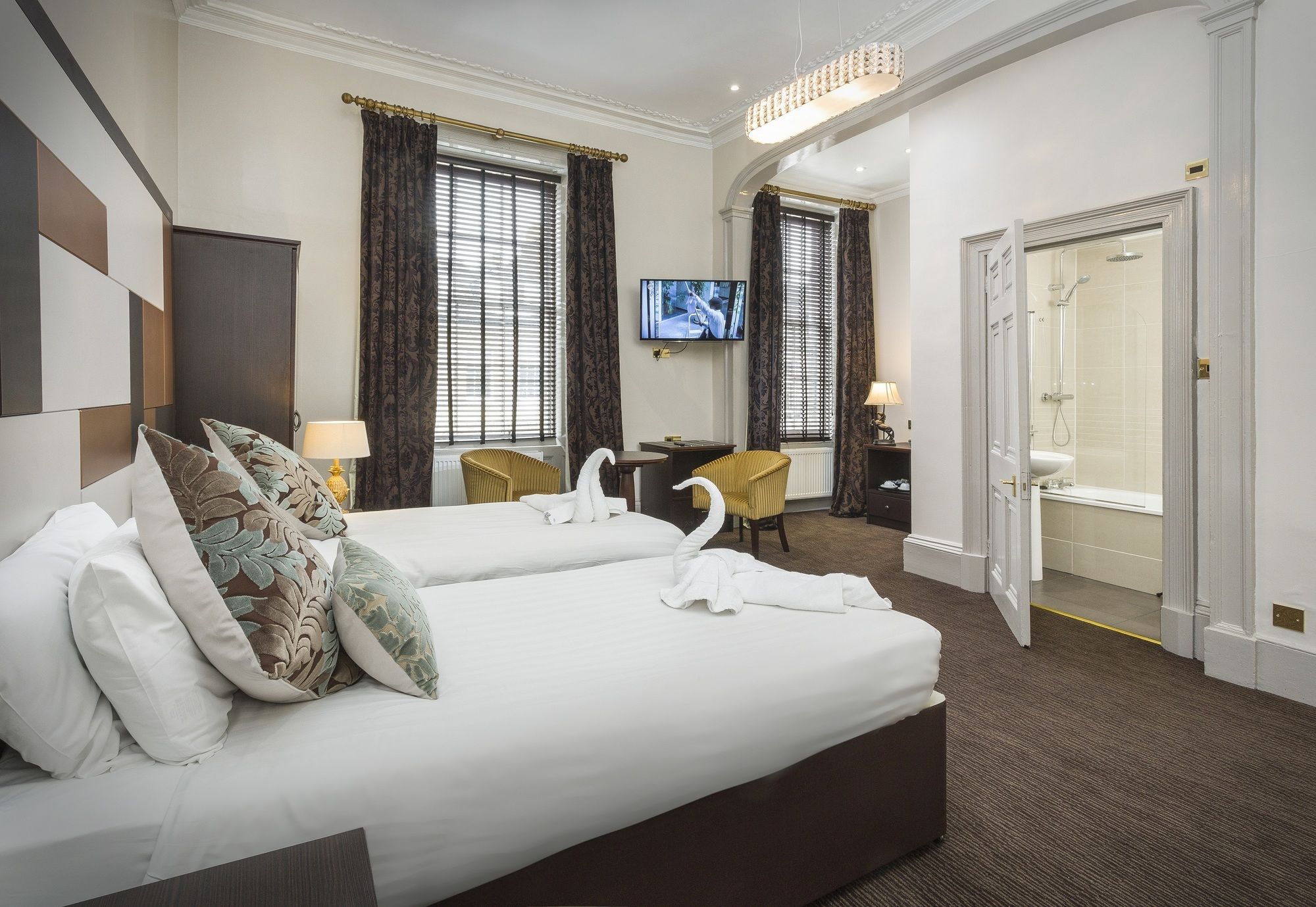 Фото Ballantrae Hotel