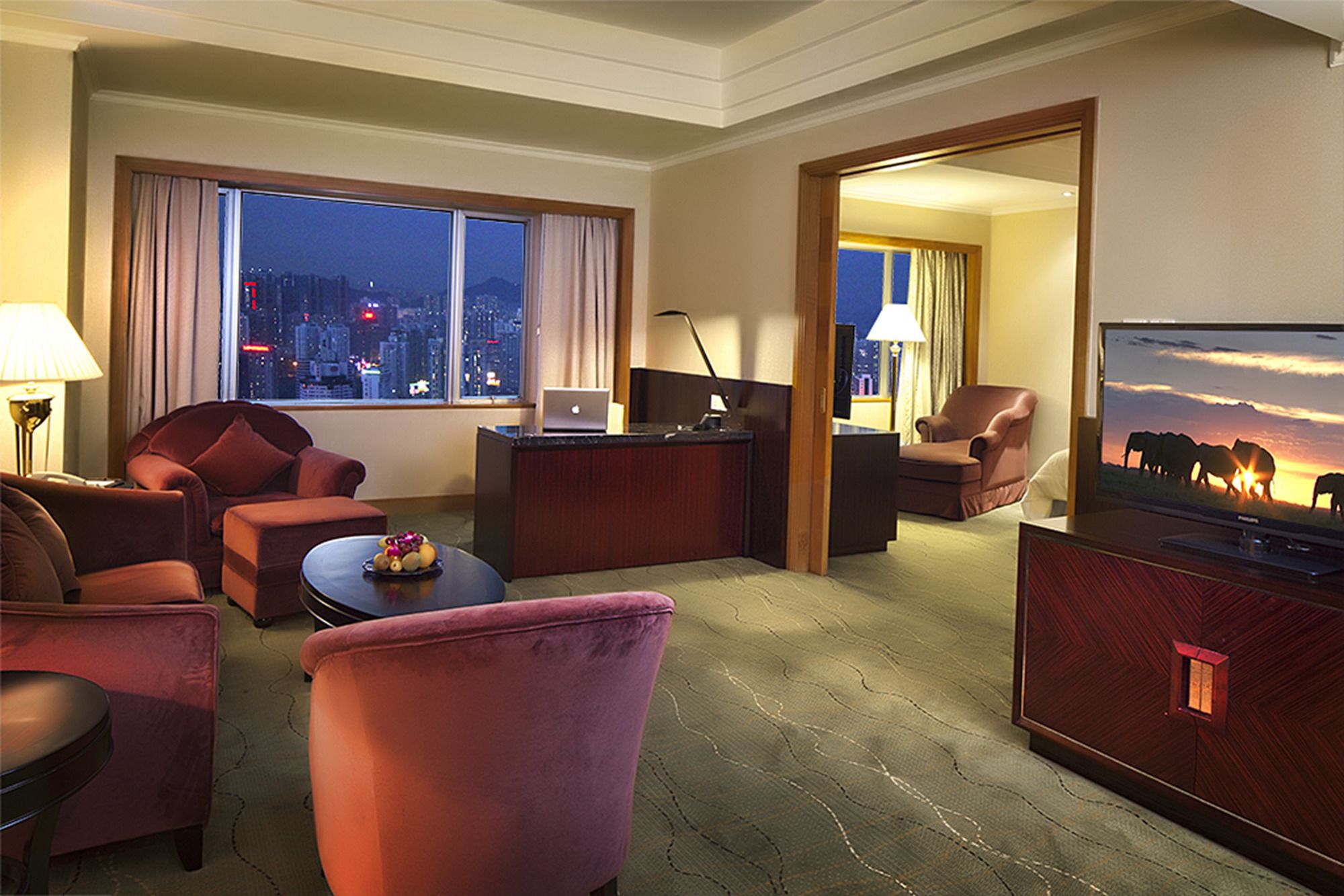 Фото Renaissance Shenzhen Luohu Hotel