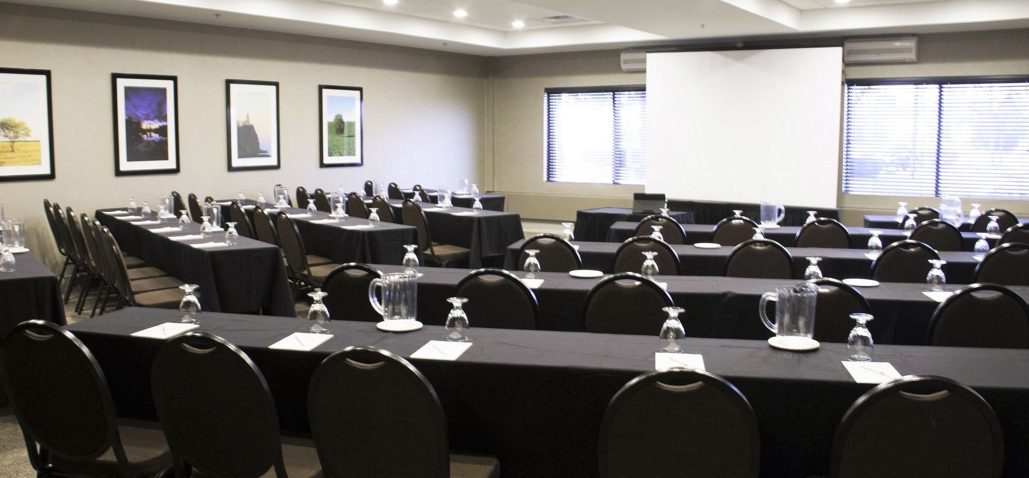 Фото Embassy Suites by Hilton Milwaukee Brookfield