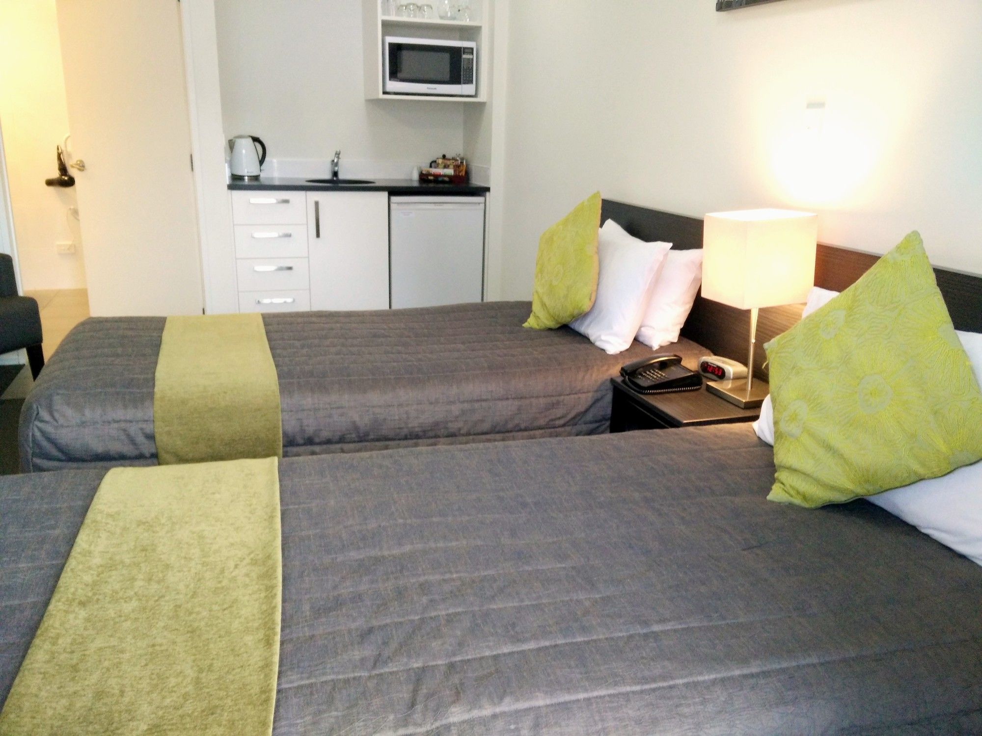 Фото Airport Palms Motel