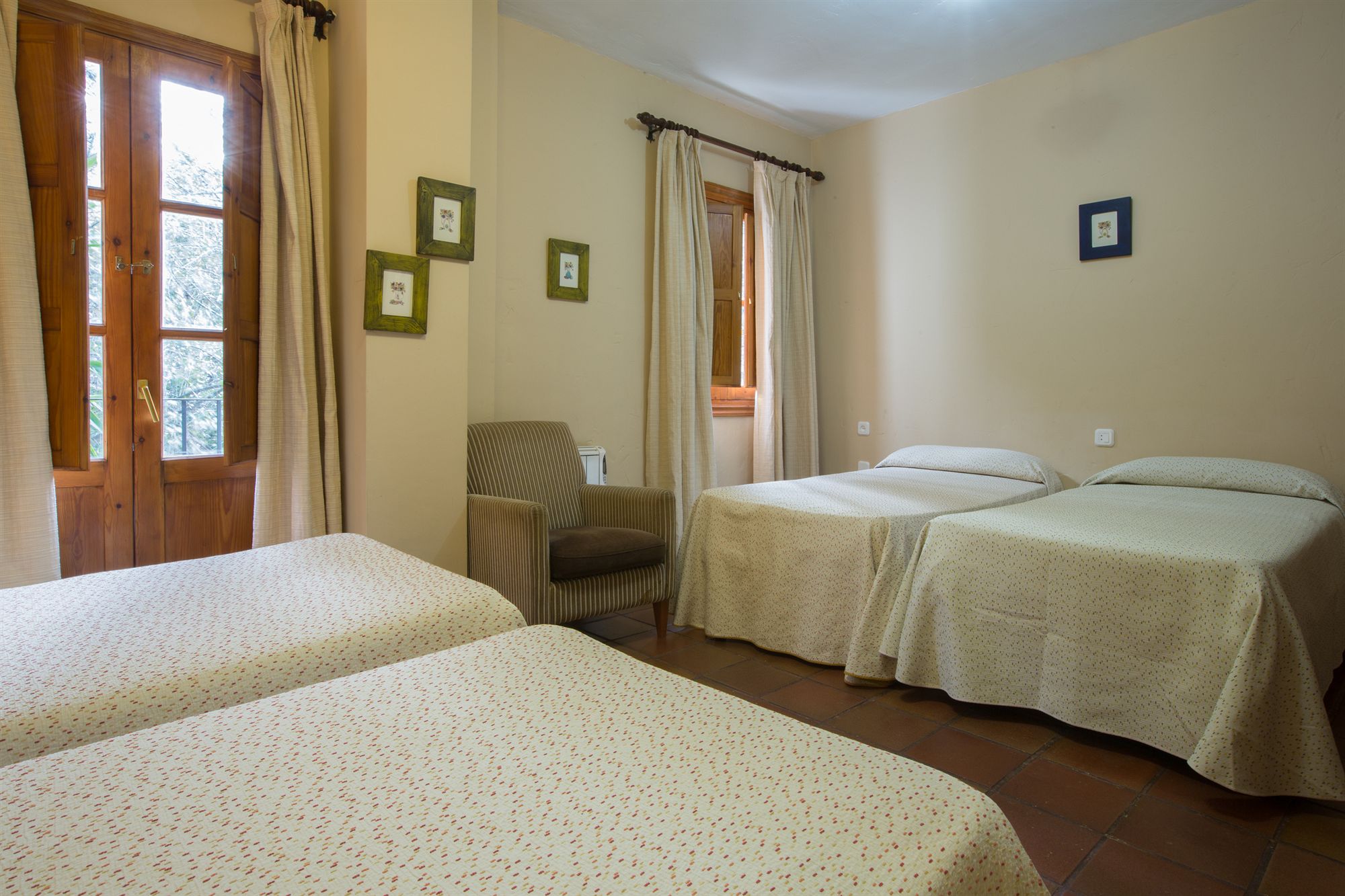 Фото Humaina Hotel