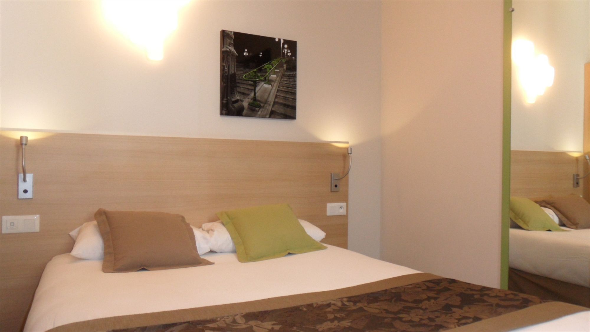 Фото Ibis Styles Marseille Gare Saint-Charles