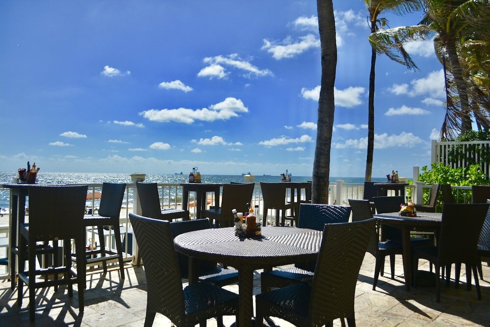 Фото Sun Tower Hotel & Suites on the Beach