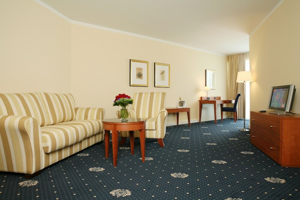 Фото Hotel Vier Jahreszeiten Starnberg