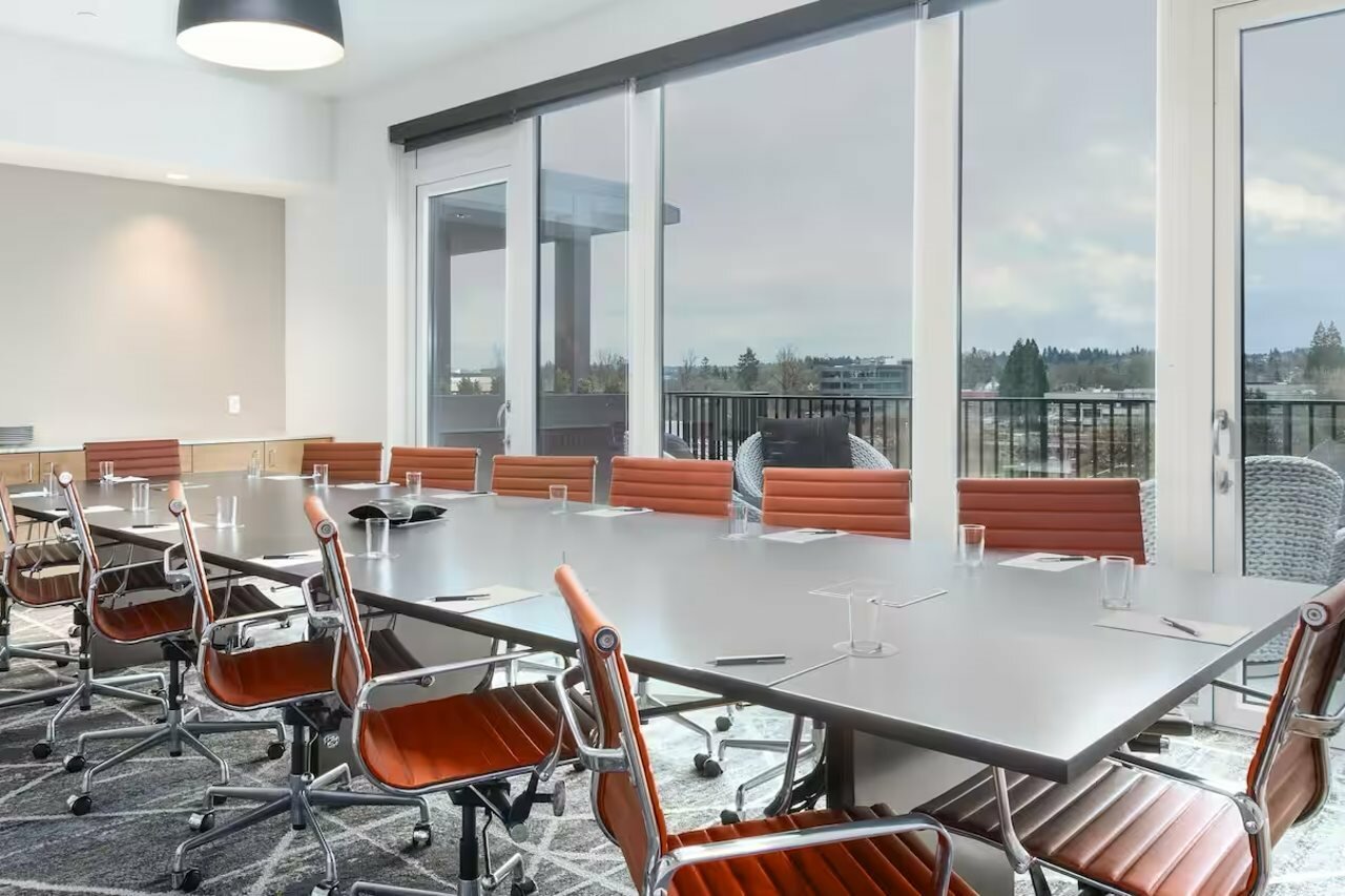 Фото Holman Riverfront Park Hotel Salem, Tapestry by Hilton