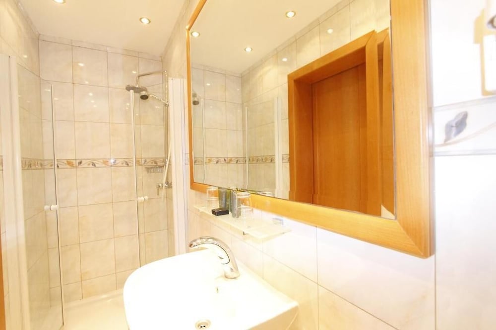 Фото Hotel Corvinus