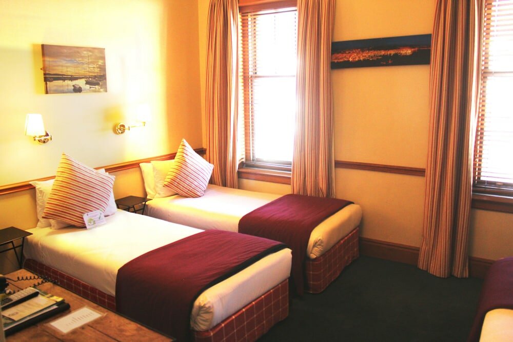 Фото The Cambridge Hotel