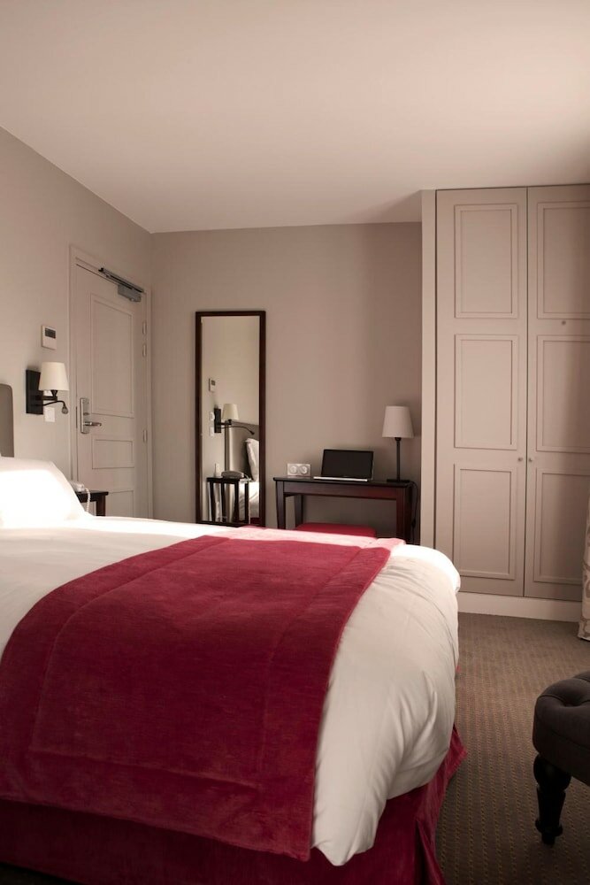 Фото Le Relais Saint Charles Paris