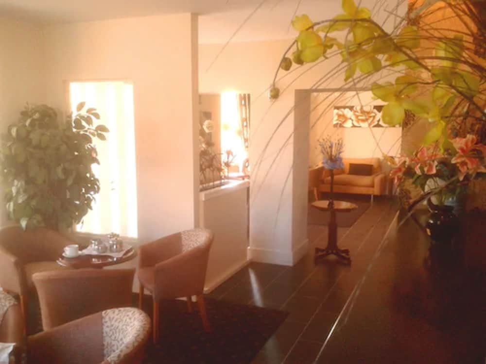 Фото The Croham Hotel