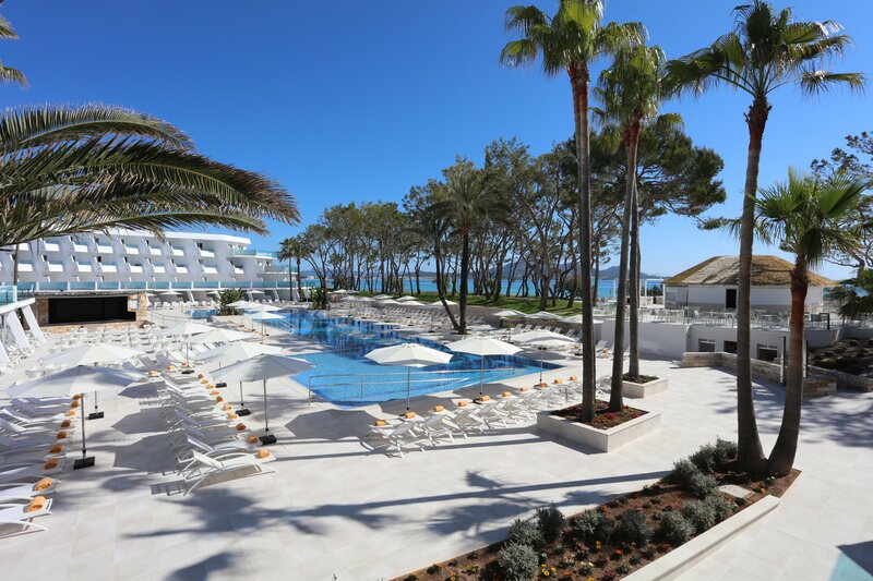 Гостиница Iberostar Waves Playa De Muro в Пладжа-де-Муро