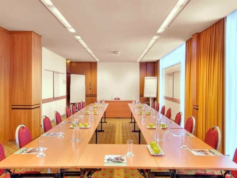 Фото Courtyard by Marriott Linz