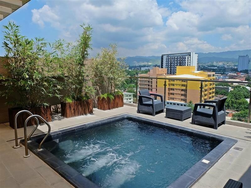 Фото Castle Peak Hotel