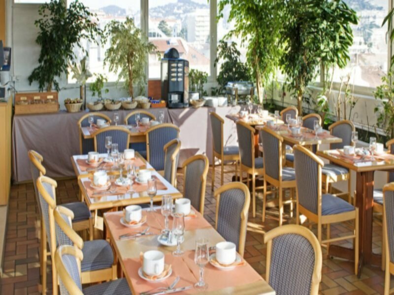 Фото Cannes Centre Univers