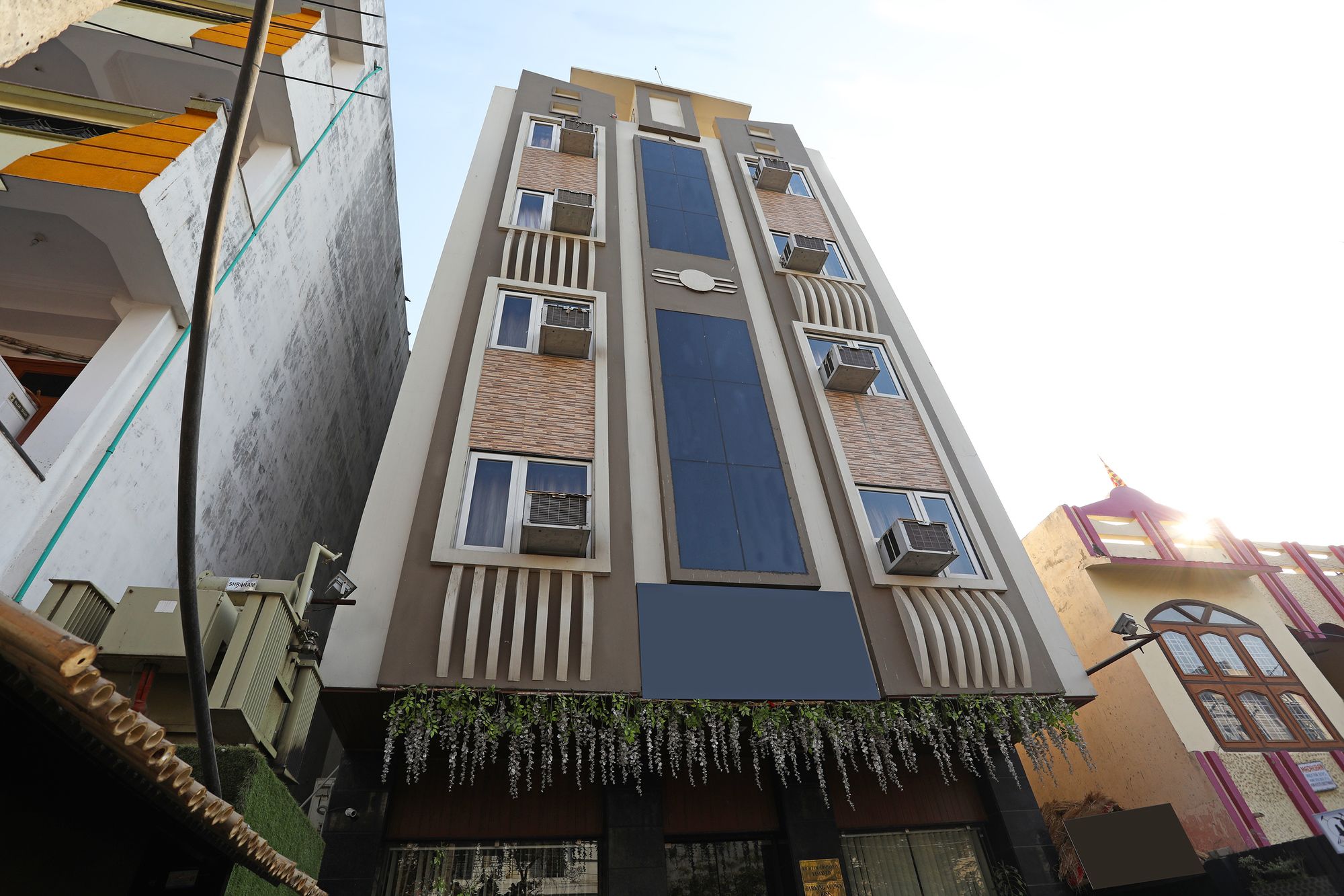 Фото Hotel Flowers Inn