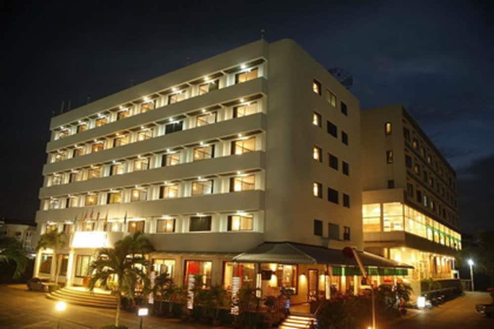 Фото Boonsiam Hotel