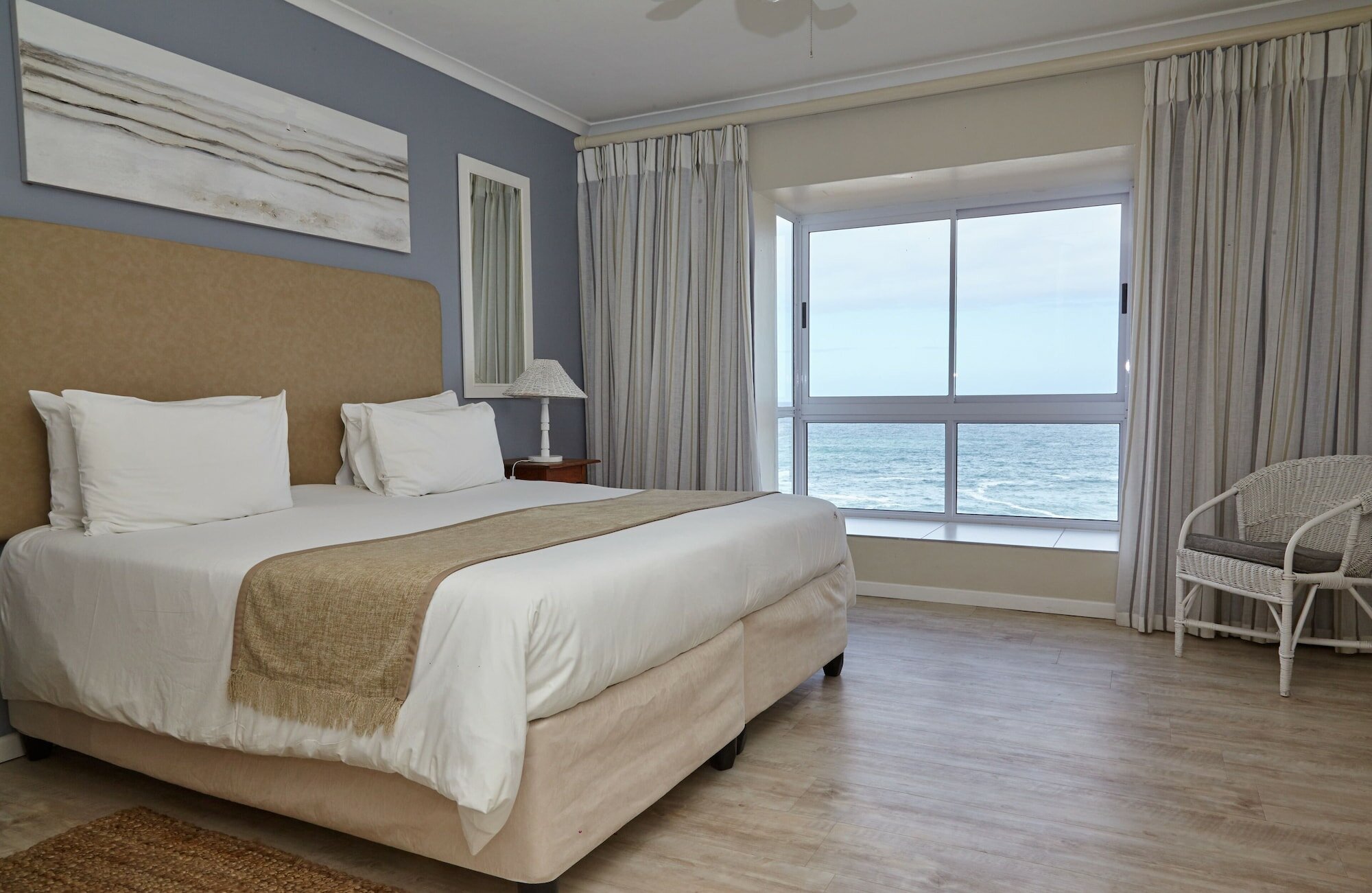 Фото Windsor Self Catering Apartments