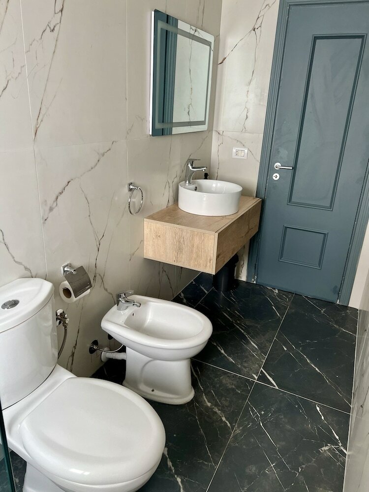 Фото Wave Beachfront Apartments