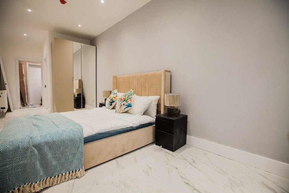 Фото Luxury Fulham 3 bedroom Garden House