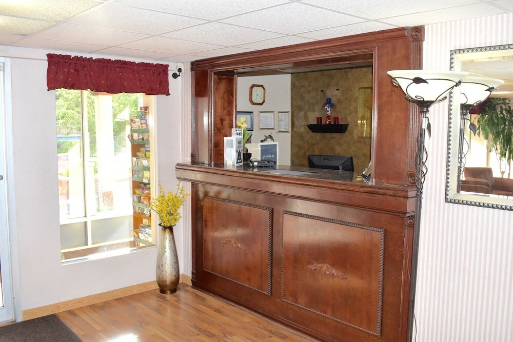 Фото Bridge Views Inn