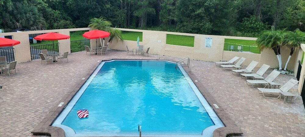 Фото Shining Light Inn & Suites