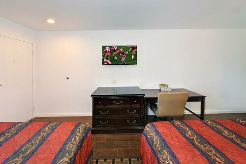 Гостиница Budget Inn в Ронерт Парке