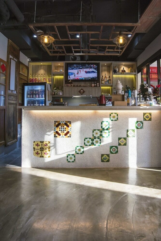 Фото Old Door Hostel & Bar