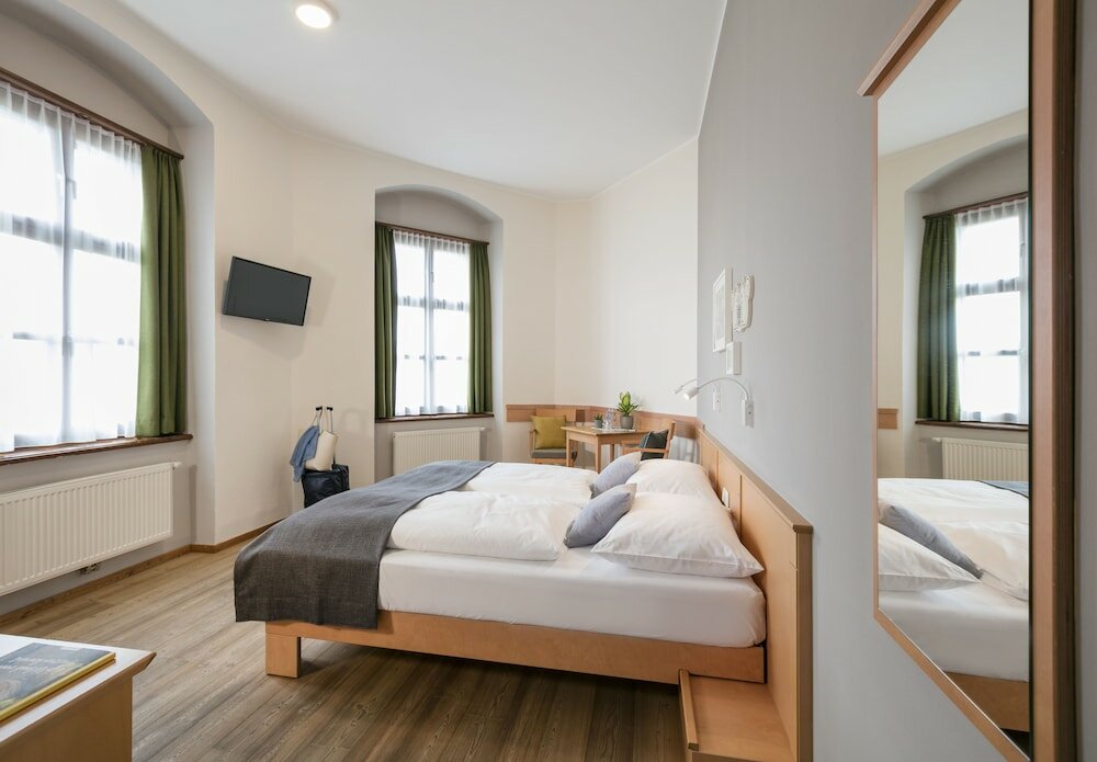 Фото Jufa Hotel Schloss Röthelstein