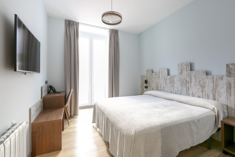 Фото Hostal Antón Martín