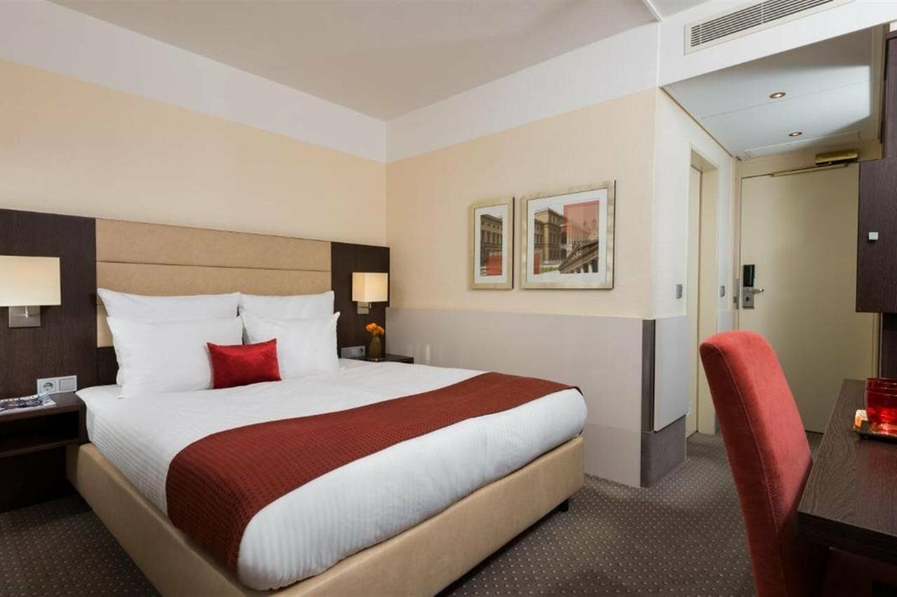 Фото Leonardo Hotel Munich Arabellapark