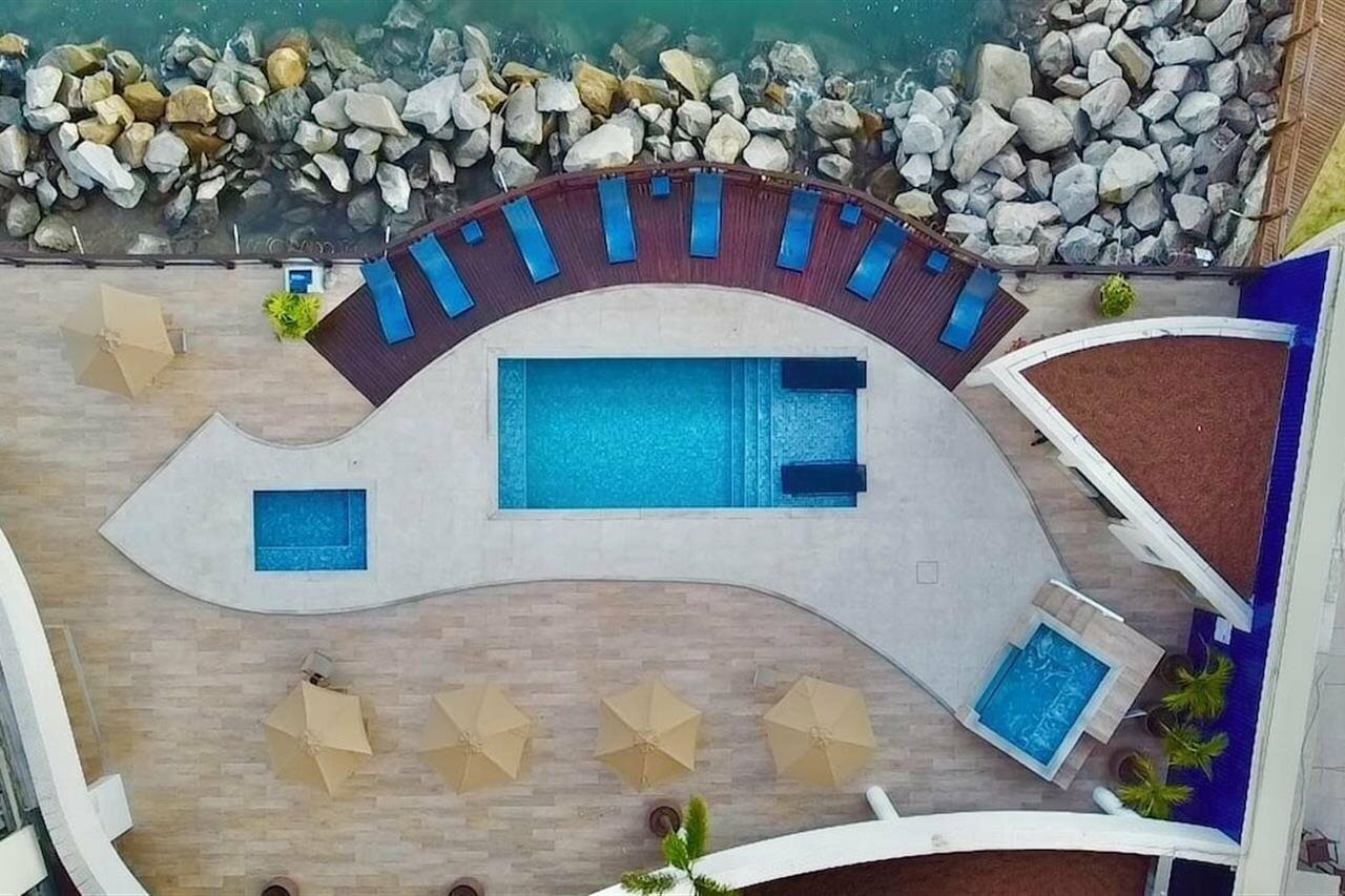 Фото Iate Plaza Hotel