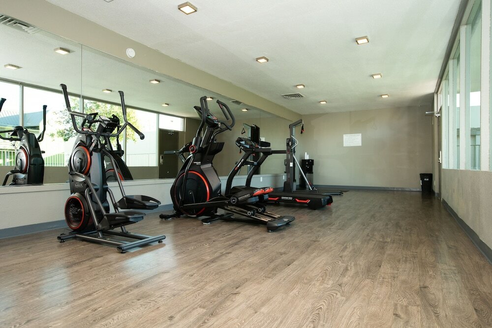 Фото SureStay Plus Hotel by Best Western Point Richmond