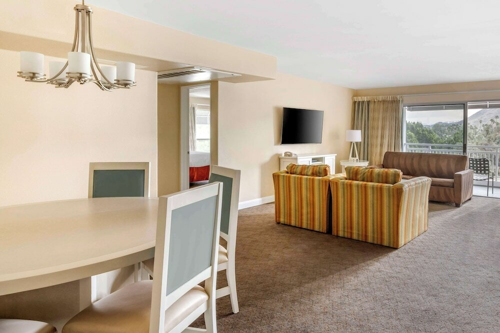 Фото Palm Canyon Resort