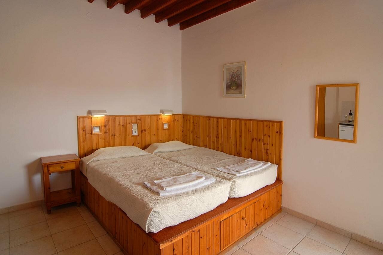 Фото Coliseum Studios & Apartments