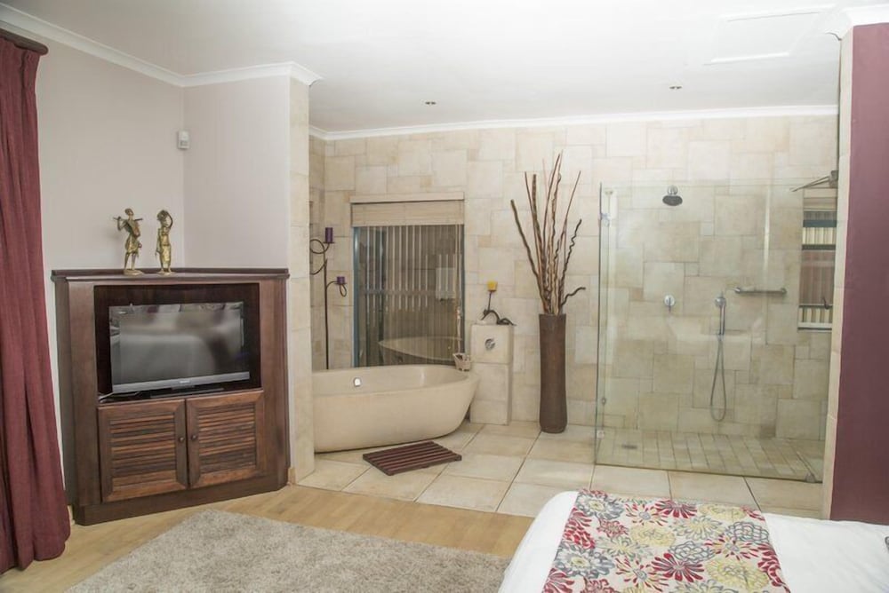 Фото Misty Blue Bed and Breakfast