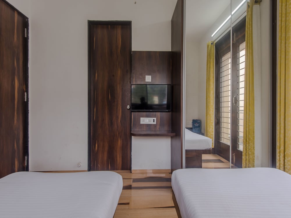 Фото Oyo 9738 Hotel House Khas Suites