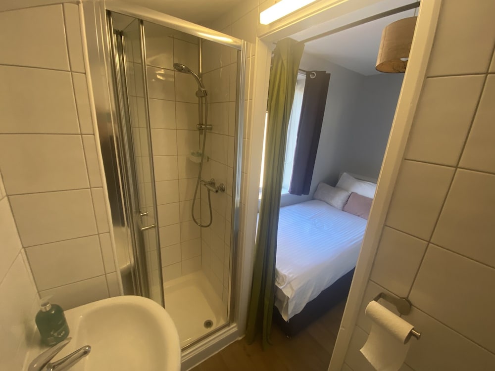 Фото Grosvenor Place Guest House